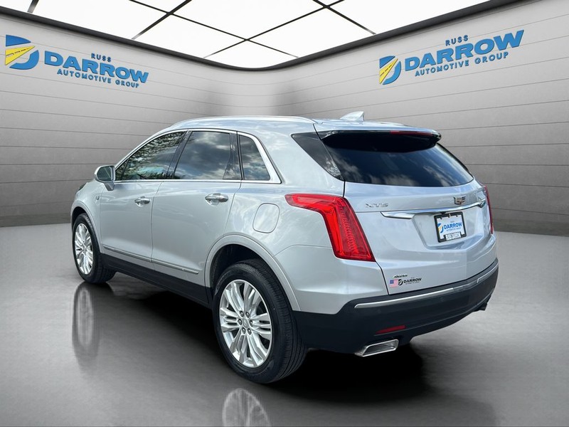 Cadillac XT5 Vehicle Full-screen Gallery Image 03