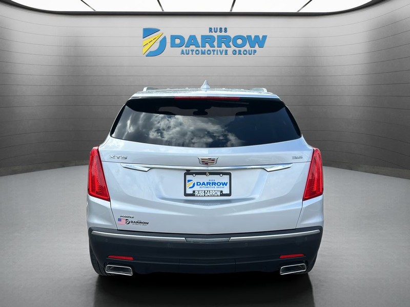 Cadillac XT5 Vehicle Full-screen Gallery Image 04