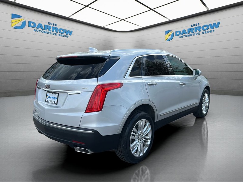 Cadillac XT5 Vehicle Full-screen Gallery Image 05