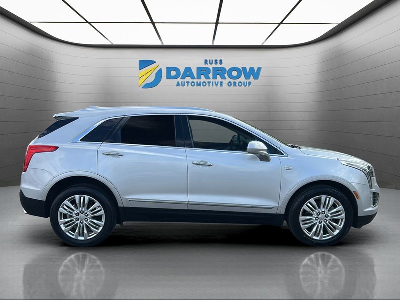 Cadillac XT5 Vehicle Full-screen Gallery Image 06