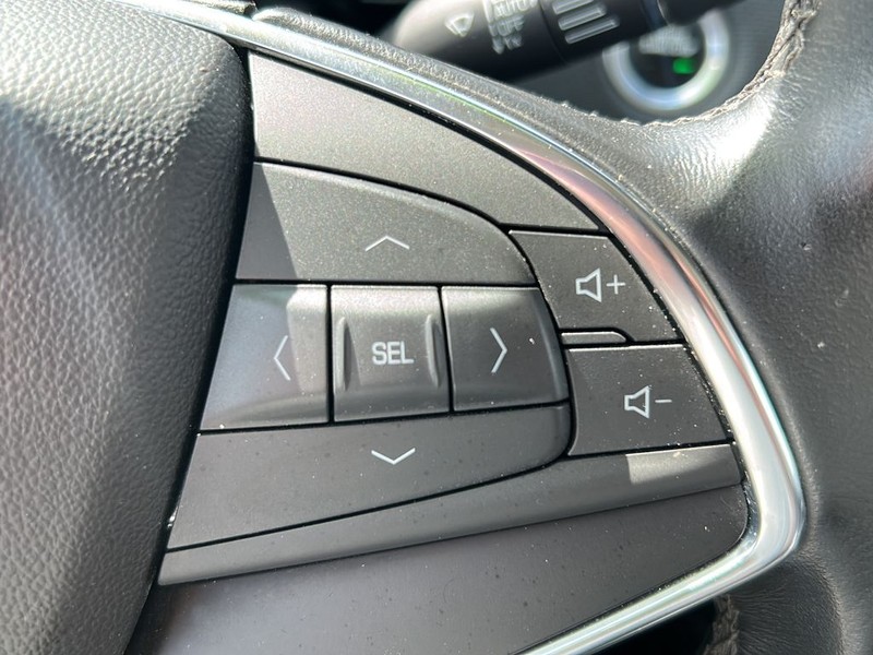Cadillac XT5 Vehicle Full-screen Gallery Image 17