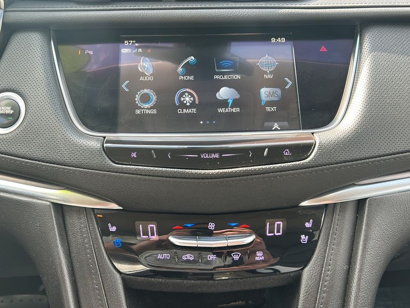 Cadillac XT5 Vehicle Full-screen Gallery Image 19