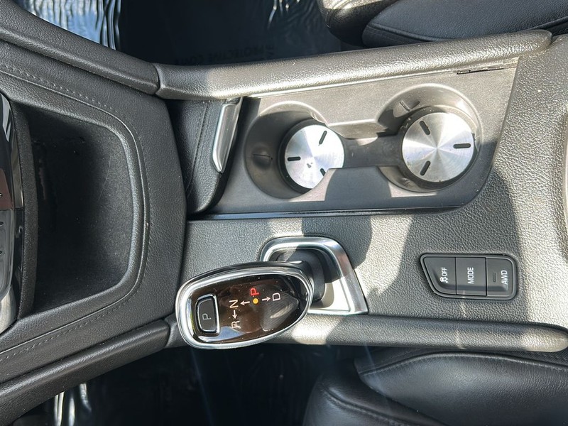 Cadillac XT5 Vehicle Full-screen Gallery Image 20