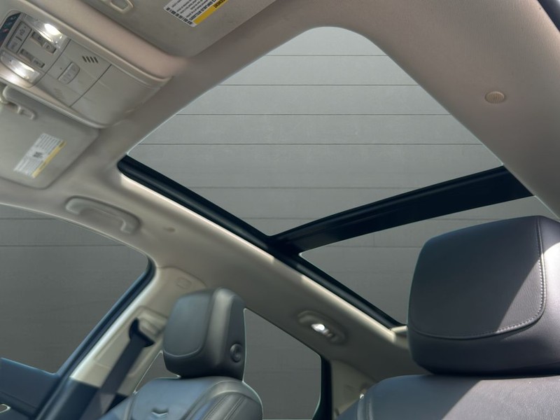 Cadillac XT5 Vehicle Full-screen Gallery Image 21