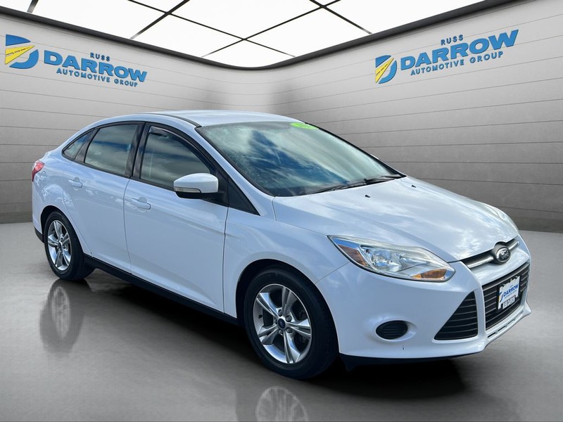 Ford Focus Sedan Vehicle Full-screen Gallery Image 7
