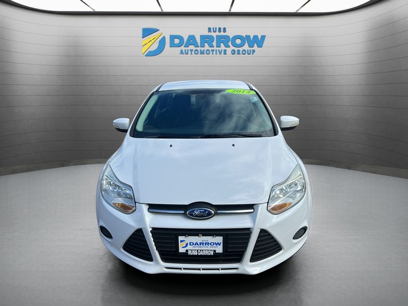 Ford Focus Sedan Vehicle Full-screen Gallery Image 8
