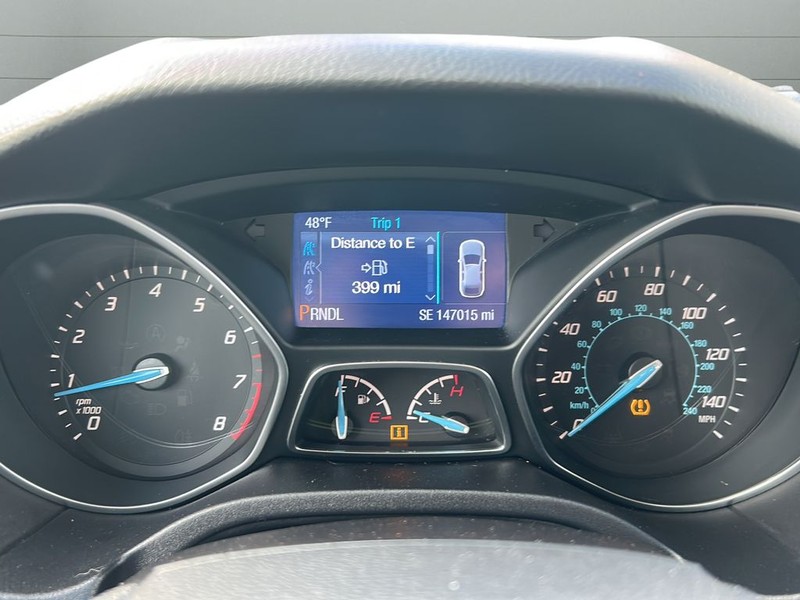 Ford Focus Sedan Vehicle Full-screen Gallery Image 15