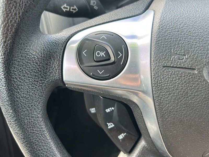 Ford Focus Sedan Vehicle Full-screen Gallery Image 16
