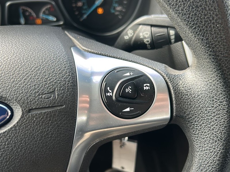 Ford Focus Sedan Vehicle Full-screen Gallery Image 17