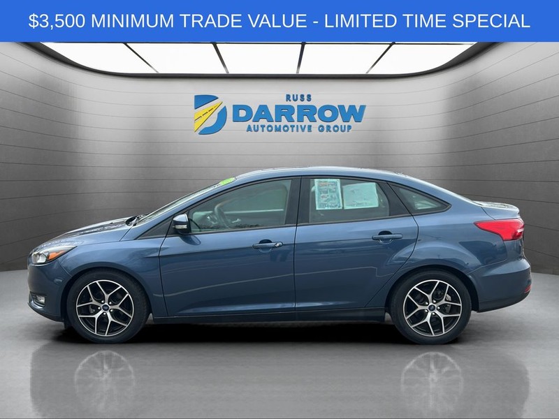 Ford Focus Sedan Vehicle Full-screen Gallery Image 2