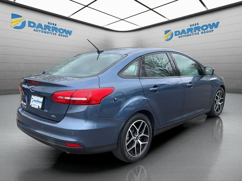 Ford Focus Sedan Vehicle Full-screen Gallery Image 5