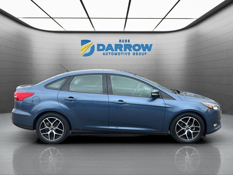 Ford Focus Sedan Vehicle Full-screen Gallery Image 6