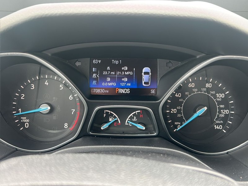 Ford Focus Sedan Vehicle Full-screen Gallery Image 17