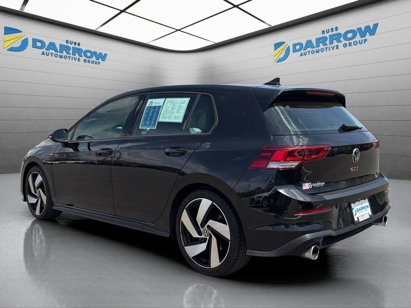 Volkswagen Golf GTI Vehicle Full-screen Gallery Image 3