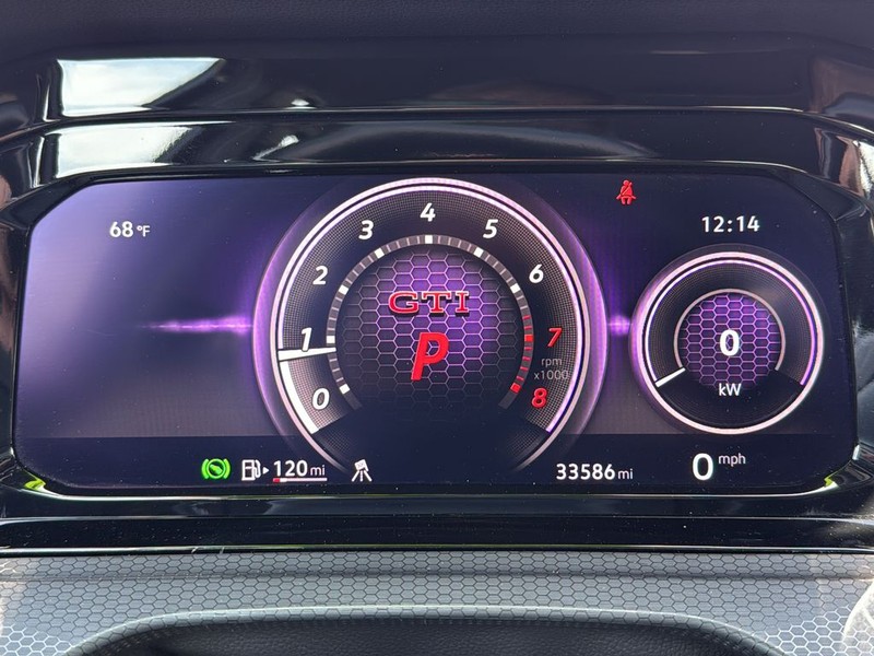 Volkswagen Golf GTI Vehicle Full-screen Gallery Image 13
