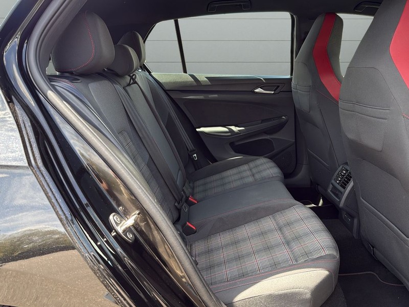 Volkswagen Golf GTI Vehicle Full-screen Gallery Image 14