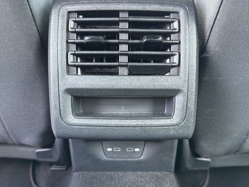 Volkswagen Golf GTI Vehicle Full-screen Gallery Image 17