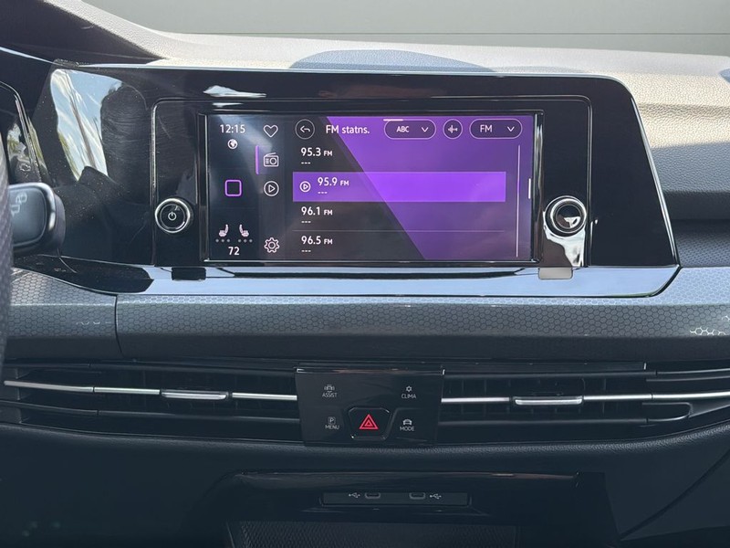 Volkswagen Golf GTI Vehicle Full-screen Gallery Image 20