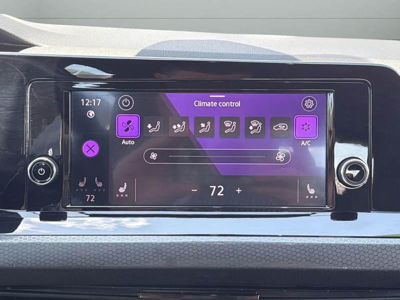 Volkswagen Golf GTI Vehicle Full-screen Gallery Image 25