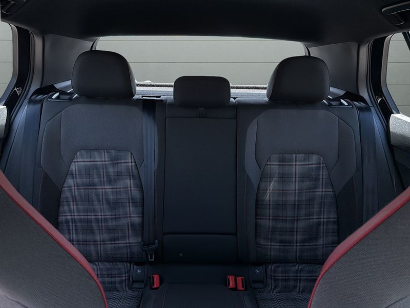 Volkswagen Golf GTI Vehicle Full-screen Gallery Image 26