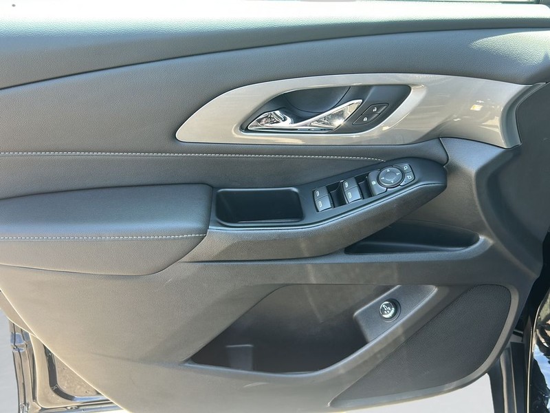 Chevrolet Traverse Vehicle Full-screen Gallery Image 09