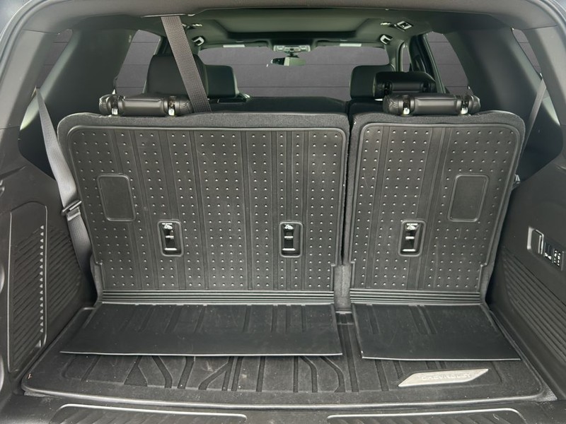 Chevrolet Tahoe Vehicle Full-screen Gallery Image 12