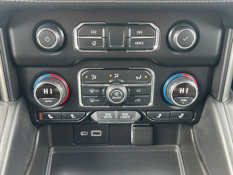 Chevrolet Tahoe Vehicle Full-screen Gallery Image 21
