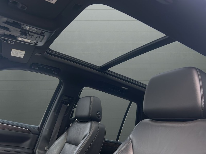 Chevrolet Tahoe Vehicle Full-screen Gallery Image 22