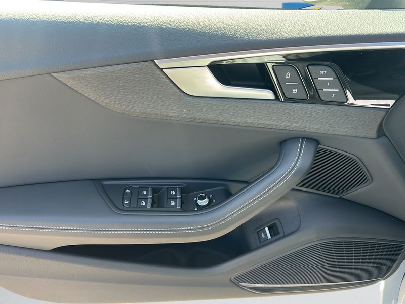 Audi A5 Sportback Vehicle Full-screen Gallery Image 09