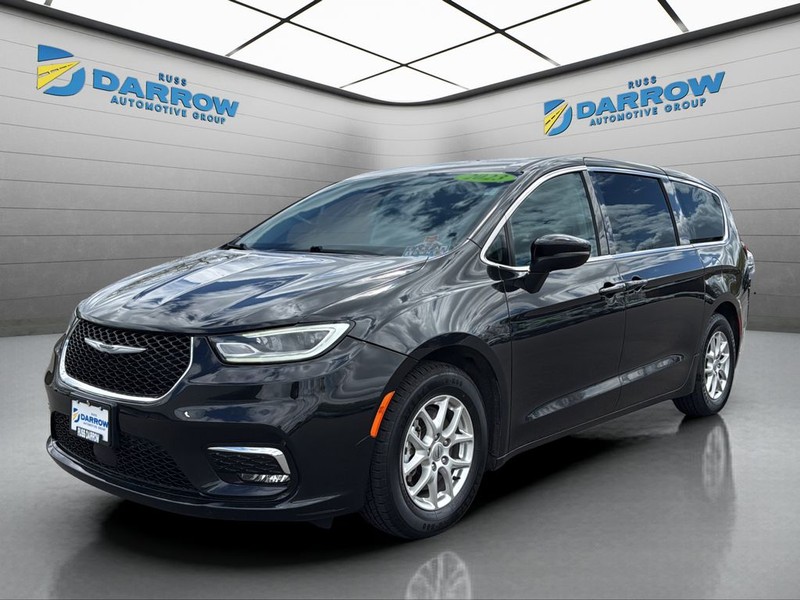 2023 Chrysler Pacifica Touring L's photo