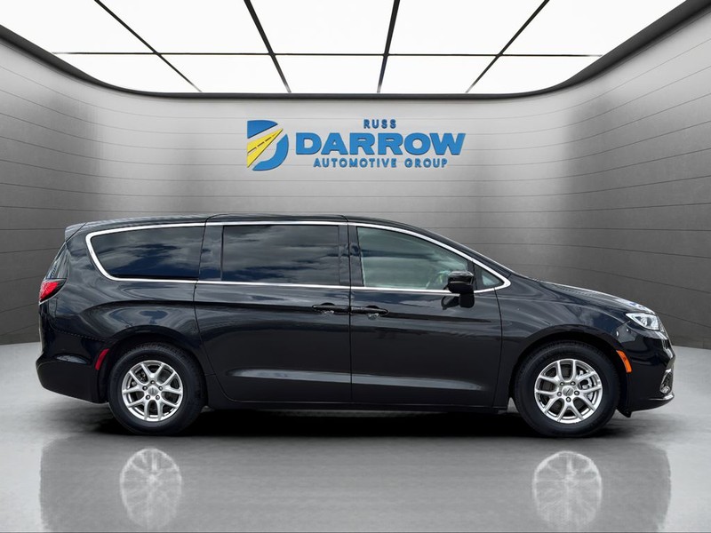 Chrysler Pacifica Vehicle Full-screen Gallery Image 6