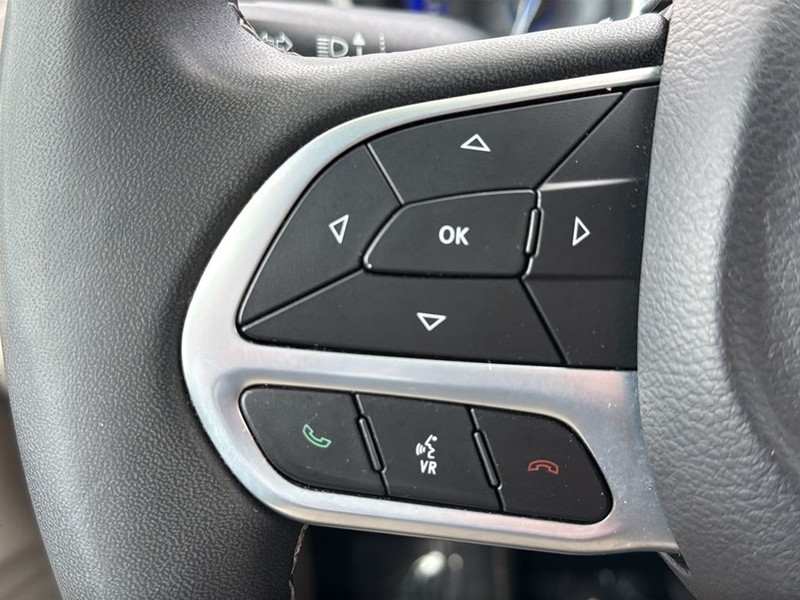 Chrysler Pacifica Vehicle Full-screen Gallery Image 9