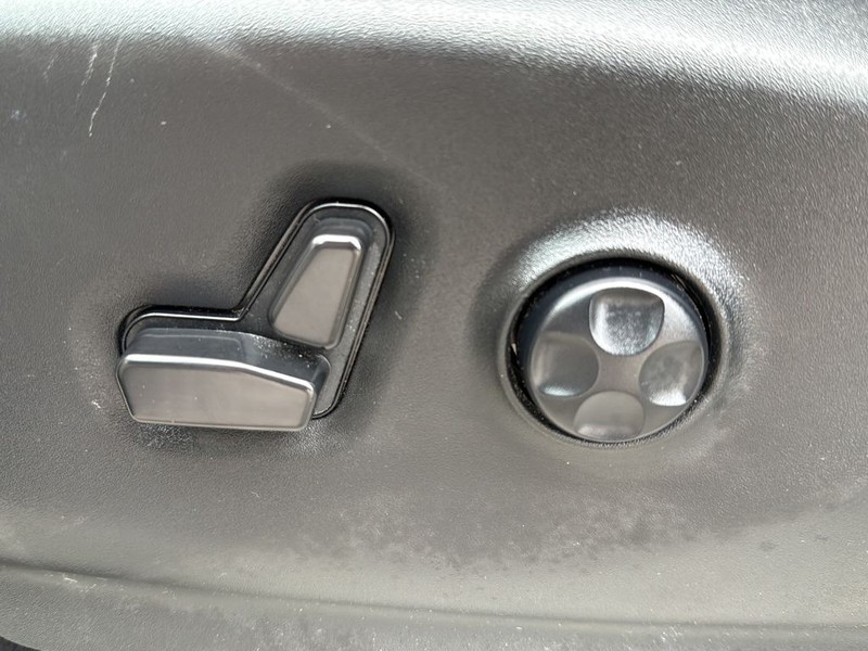 Chrysler Pacifica Vehicle Full-screen Gallery Image 19
