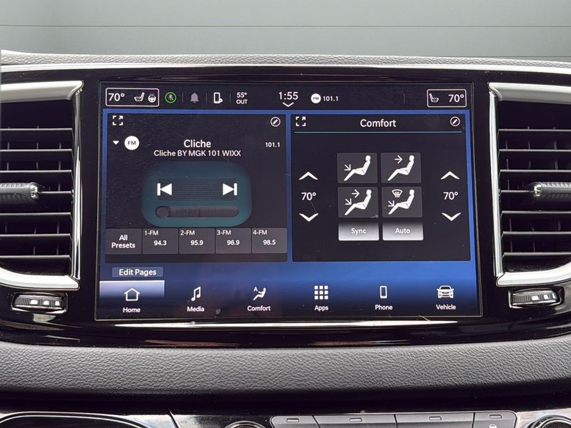 Chrysler Pacifica Vehicle Full-screen Gallery Image 21