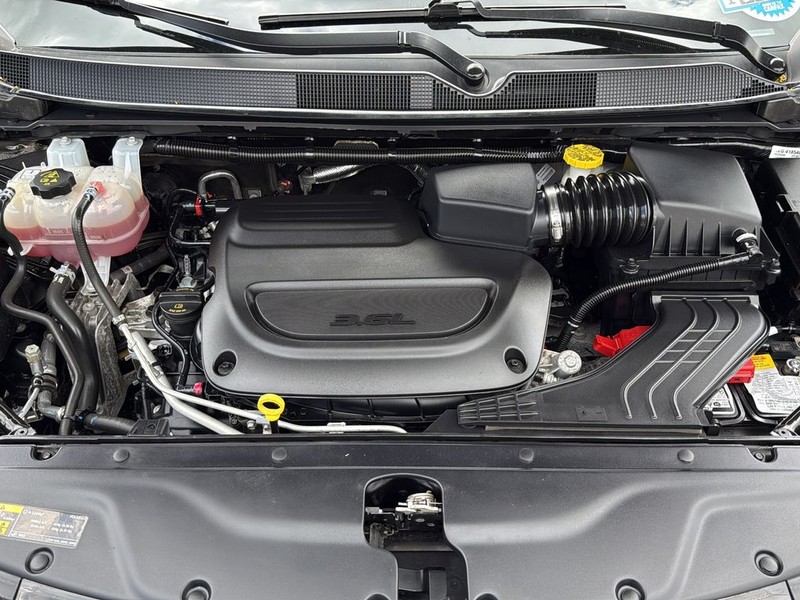 Chrysler Pacifica Vehicle Full-screen Gallery Image 27