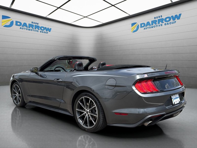 Ford Mustang Vehicle Full-screen Gallery Image 3
