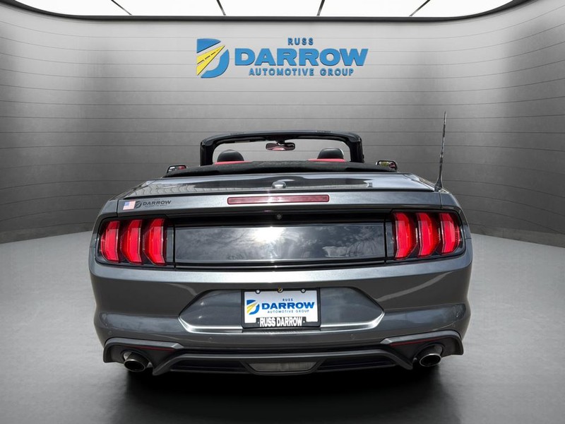 Ford Mustang Vehicle Full-screen Gallery Image 4