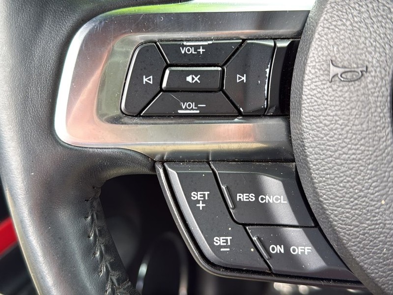 Ford Mustang Vehicle Full-screen Gallery Image 9