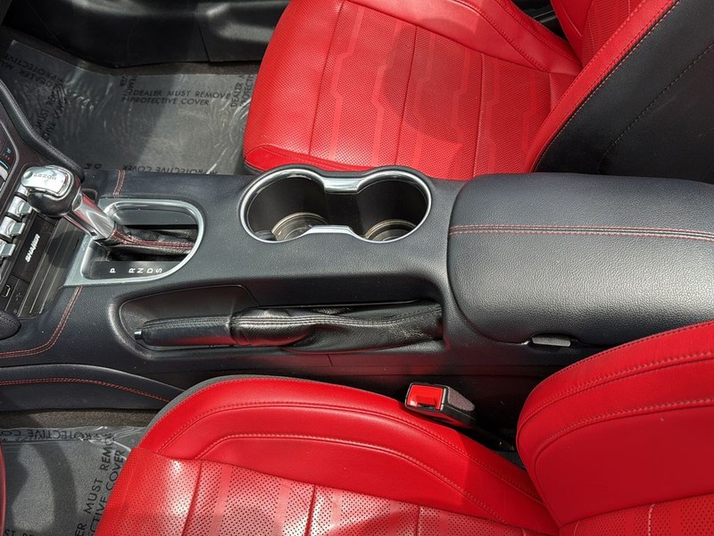 Ford Mustang Vehicle Full-screen Gallery Image 18
