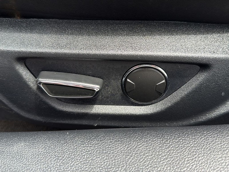 Ford Mustang Vehicle Full-screen Gallery Image 19