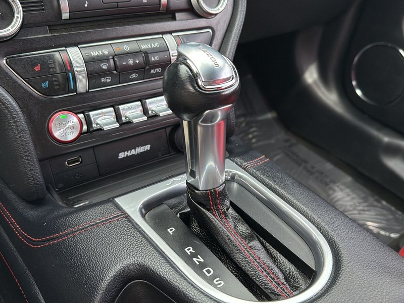 Ford Mustang Vehicle Full-screen Gallery Image 23
