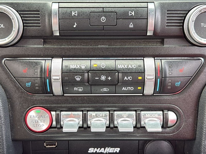 Ford Mustang Vehicle Full-screen Gallery Image 25