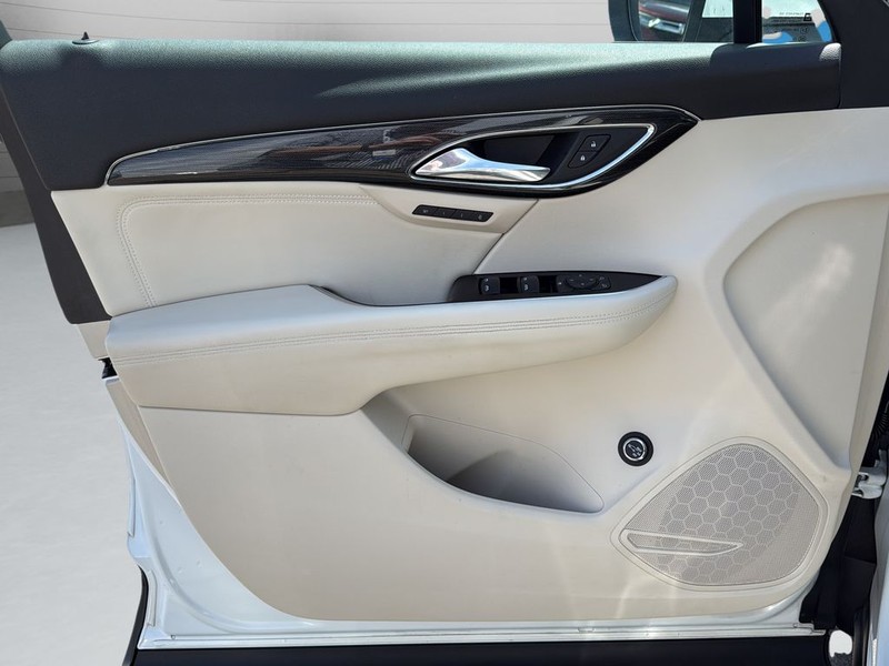 Buick Envision Vehicle Full-screen Gallery Image 11