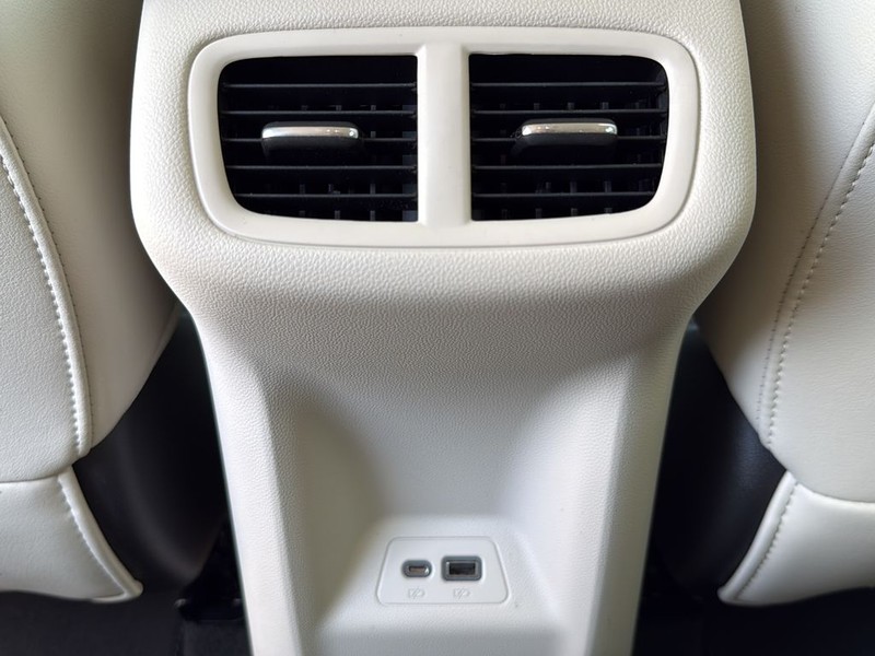 Buick Envision Vehicle Full-screen Gallery Image 17