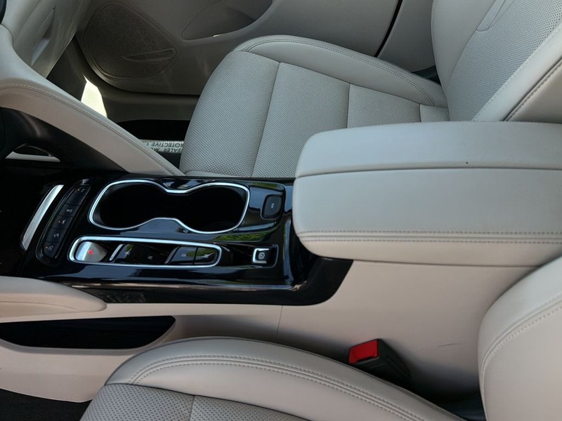 Buick Envision Vehicle Full-screen Gallery Image 19