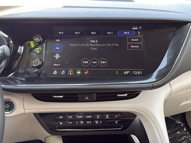 Buick Envision Vehicle Full-screen Gallery Image 21
