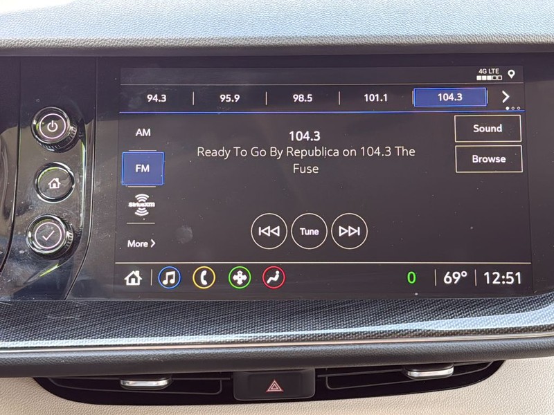 Buick Envision Vehicle Full-screen Gallery Image 22