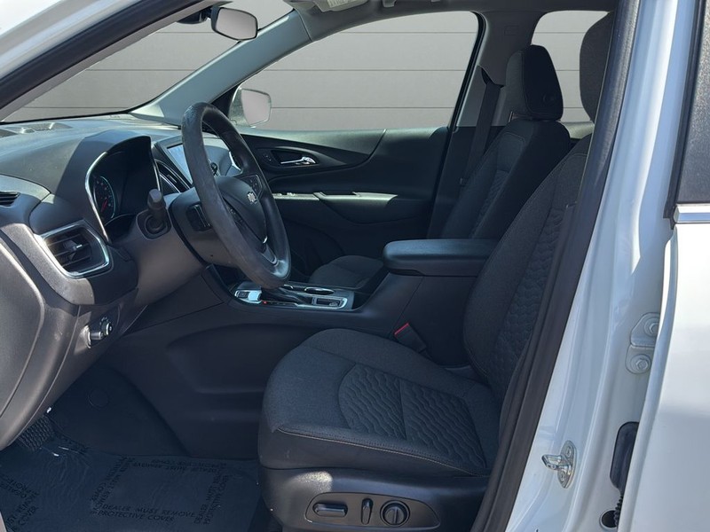 Chevrolet Equinox Vehicle Full-screen Gallery Image 10