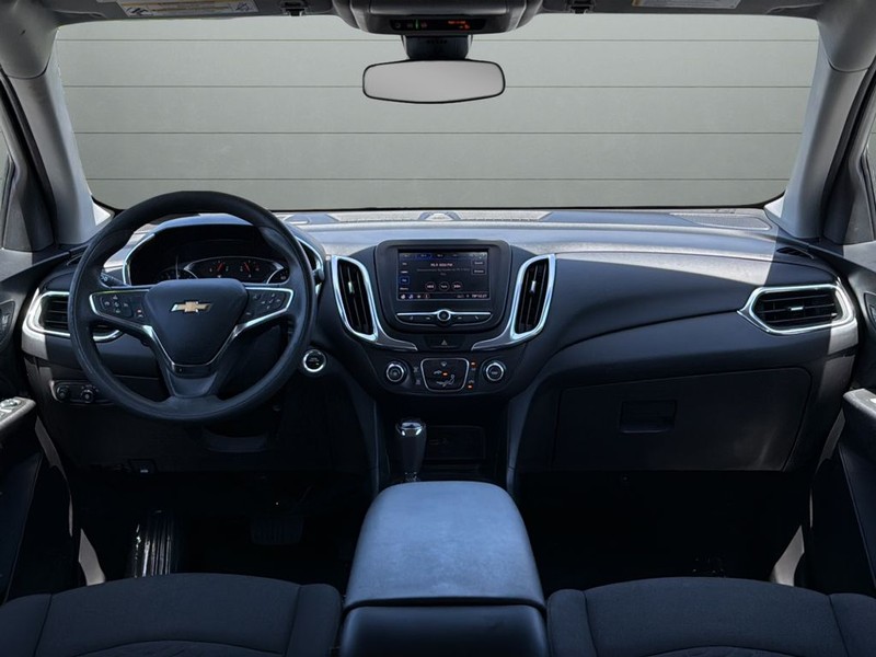 Chevrolet Equinox Vehicle Full-screen Gallery Image 12