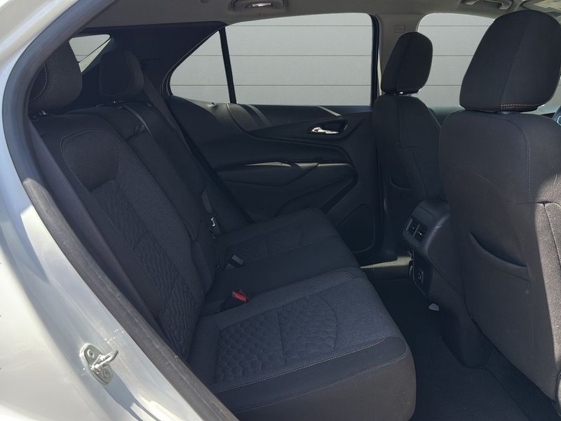 Chevrolet Equinox Vehicle Full-screen Gallery Image 14